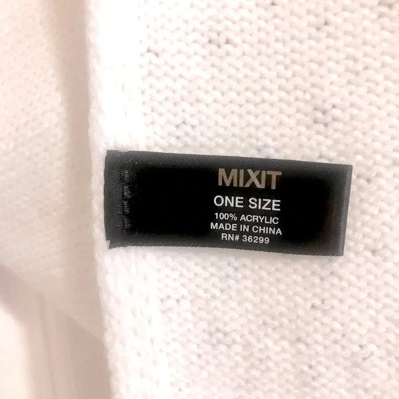 Metallic Silver Studded Ivory Knit Scarf - Picture 5 of 7